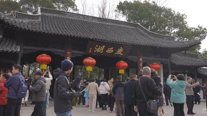 Copy_正月初三：景区迎来客流高峰   提升服务丰富体验(1).jpg