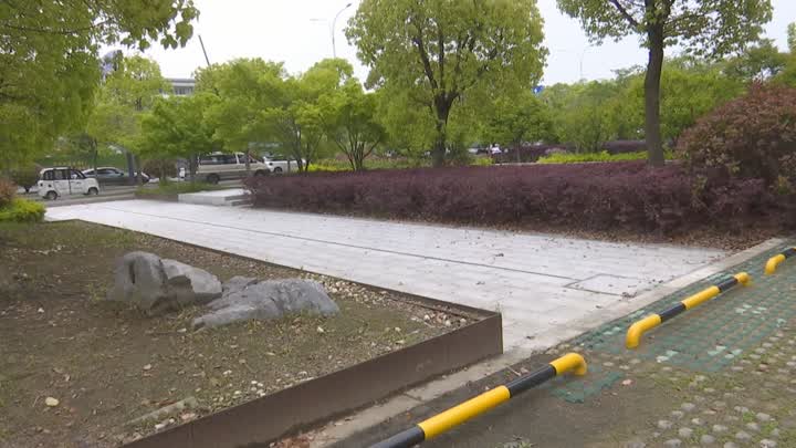 （追踪）梅岭小学花都汇校区：北门广场修缮完工 路面焕新护安全3.jpg