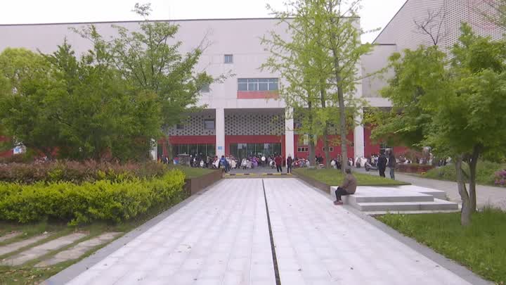 （追踪）梅岭小学花都汇校区：北门广场修缮完工 路面焕新护安全2.jpg