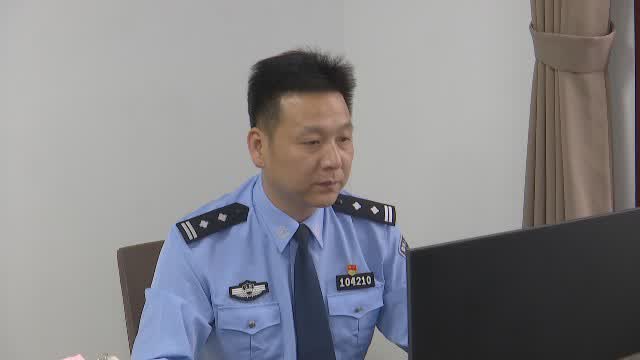 市民遭遇电信诈骗  过路民警慧眼识破2.jpg